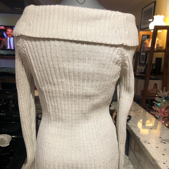 Beautiful WHBM sweater 🤍 - Picture 4 of 6